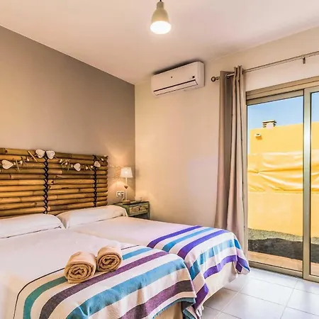 Villa Sleeps 6 Pool Air Con Wifi *