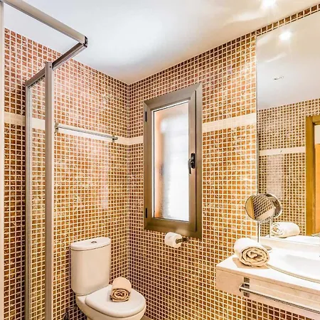Sleeps 6 Pool Air Con Wifi