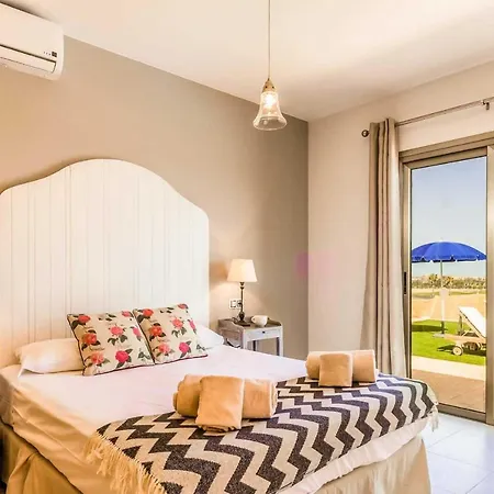 Sleeps 6 Pool Air Con Wifi La Guirra