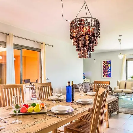 Sleeps 6 Pool Air Con Wifi * La Guirra
