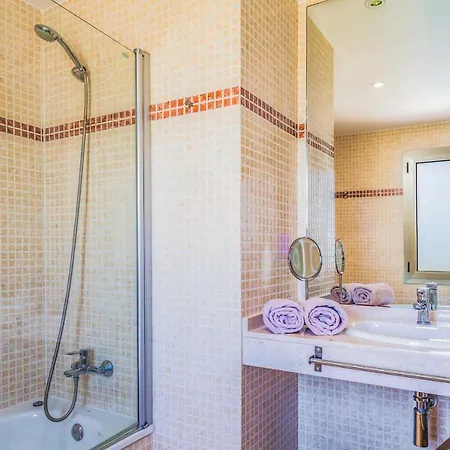 Villa Sleeps 6 Pool Air Con Wifi