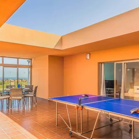 Villa Sleeps 6 Pool Air Con Wifi